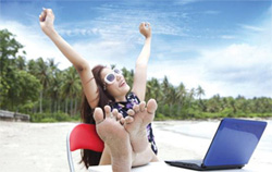 beach-laptop