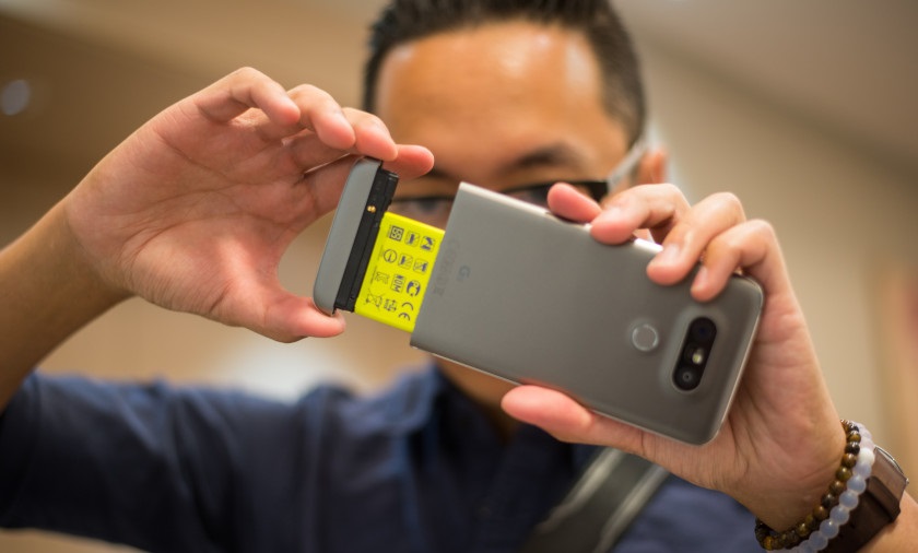 The LG G5 has a completely new look inside and out