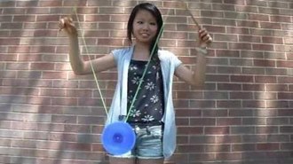 girl with diabolo